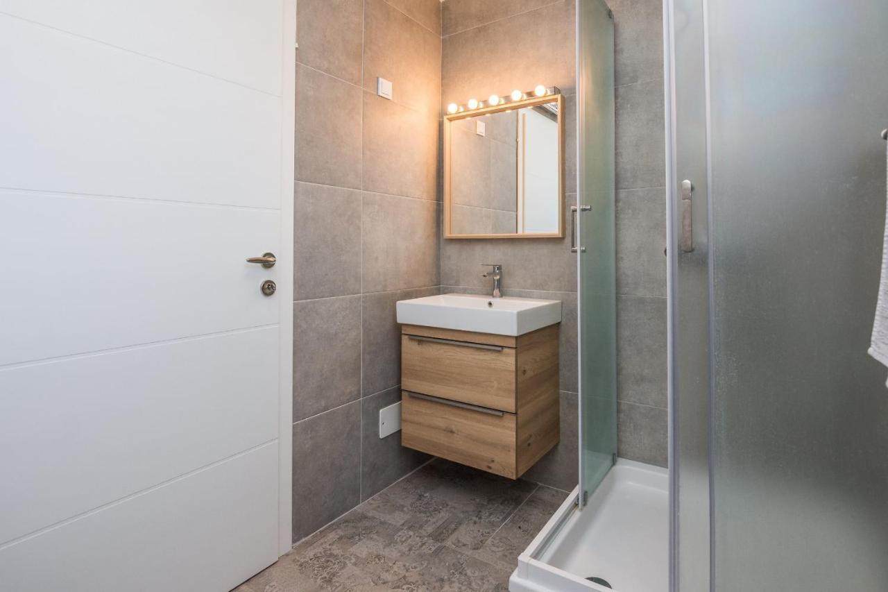 Apartments Pejakovic Vir Bagian luar foto