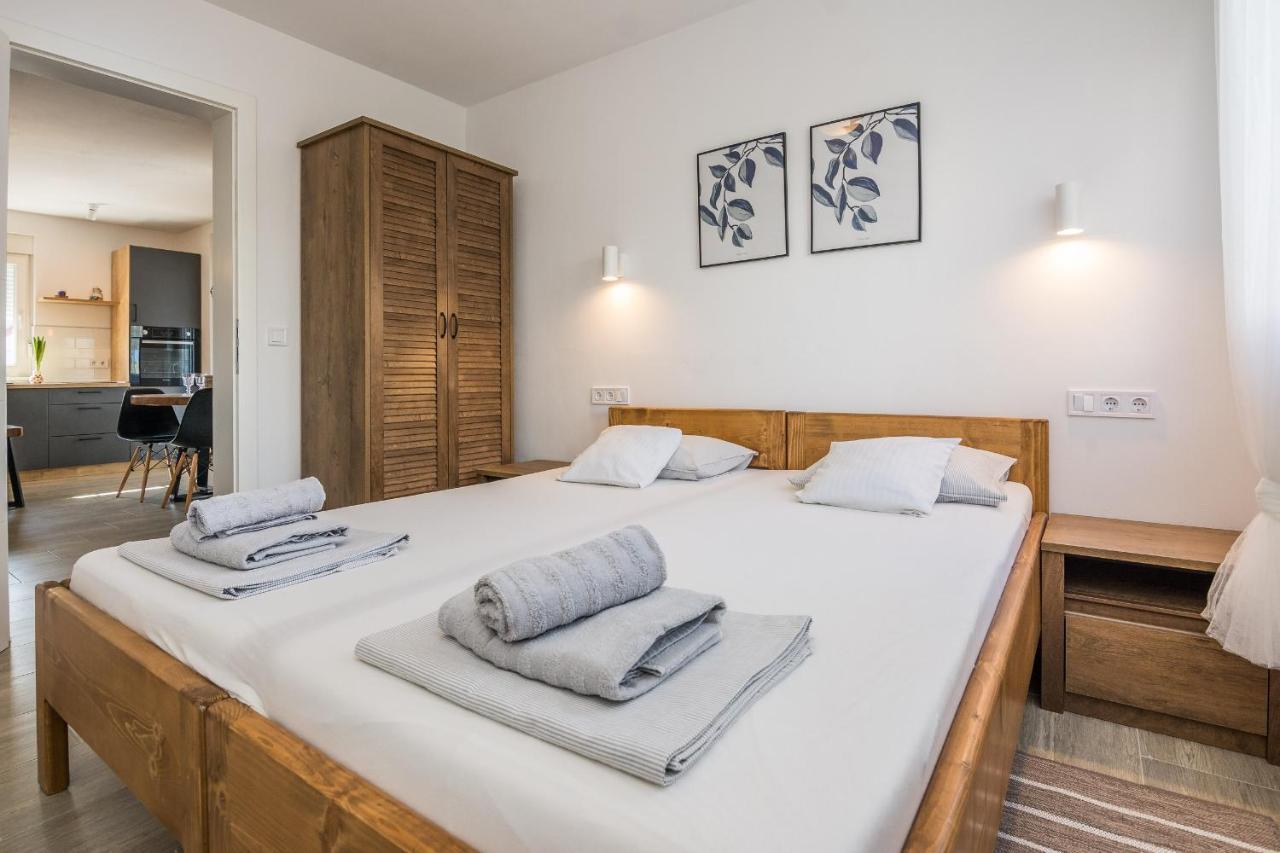 Apartments Pejakovic Vir Bagian luar foto