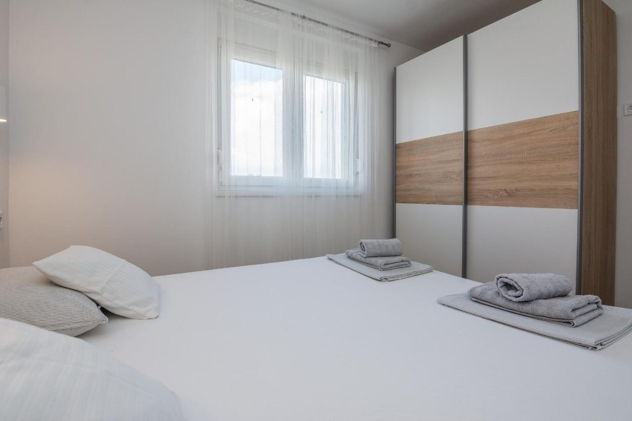 Apartments Pejakovic Vir Bagian luar foto