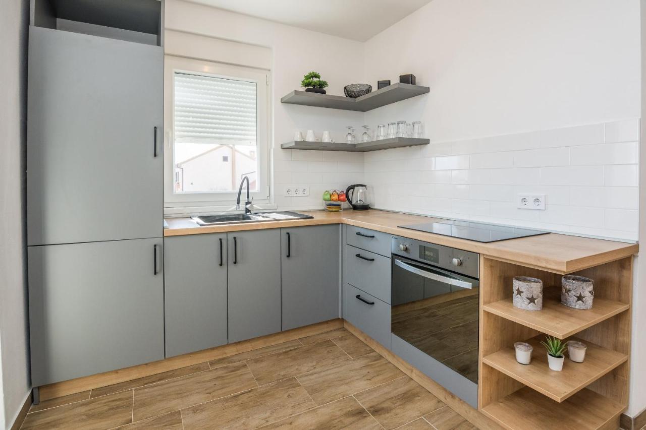 Apartments Pejakovic Vir Bagian luar foto