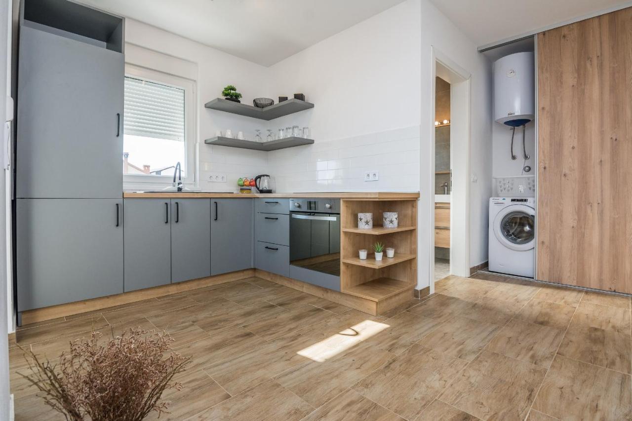 Apartments Pejakovic Vir Bagian luar foto