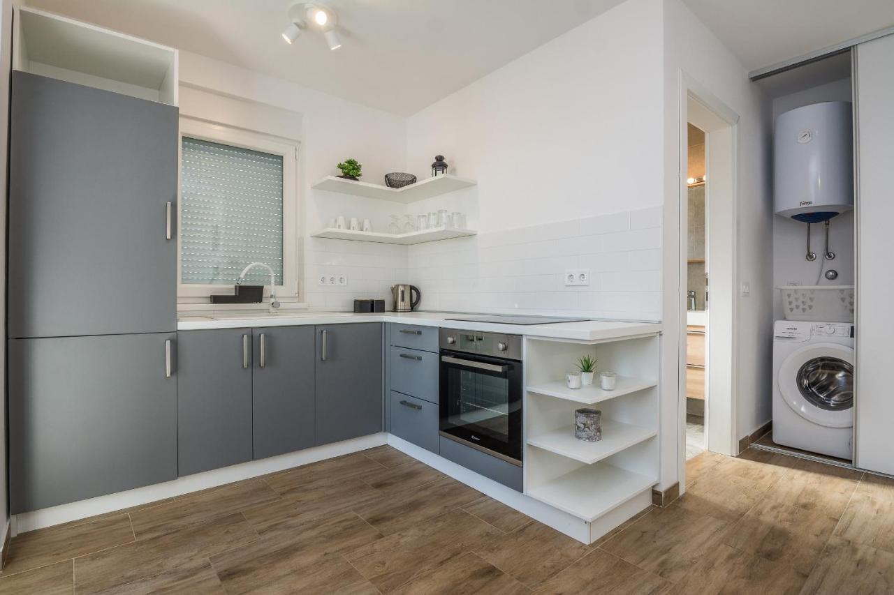 Apartments Pejakovic Vir Bagian luar foto