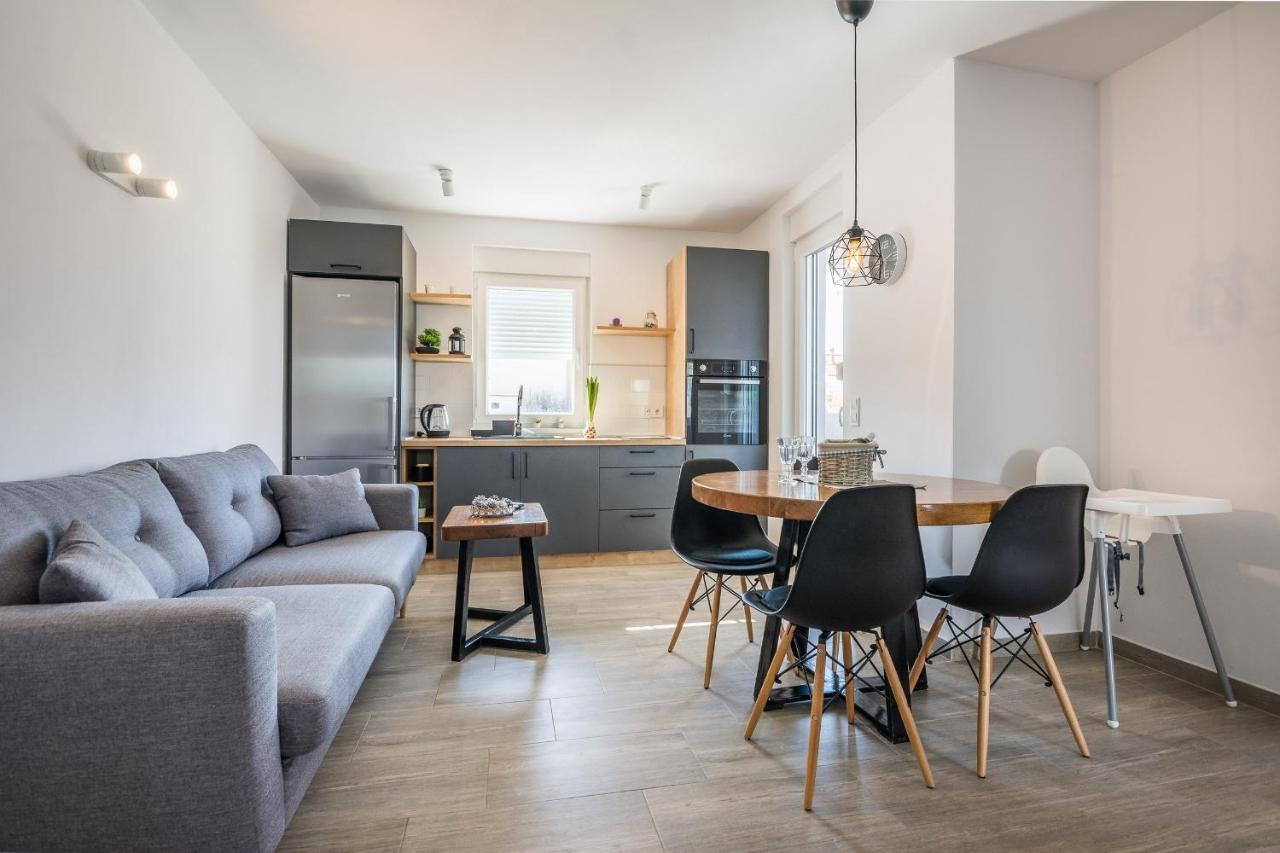 Apartments Pejakovic Vir Bagian luar foto