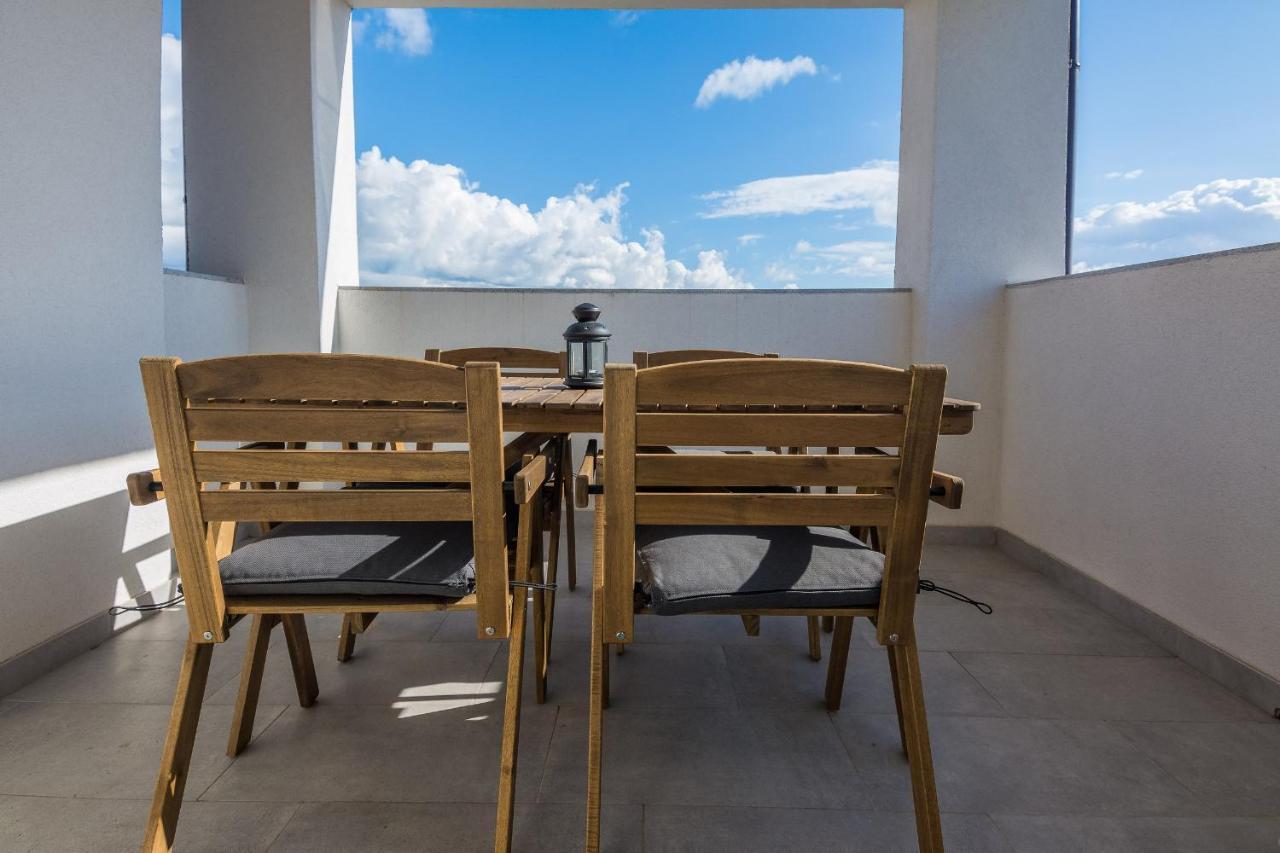 Apartments Pejakovic Vir Bagian luar foto