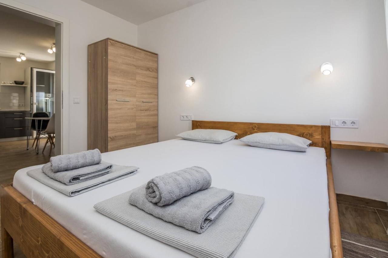 Apartments Pejakovic Vir Bagian luar foto
