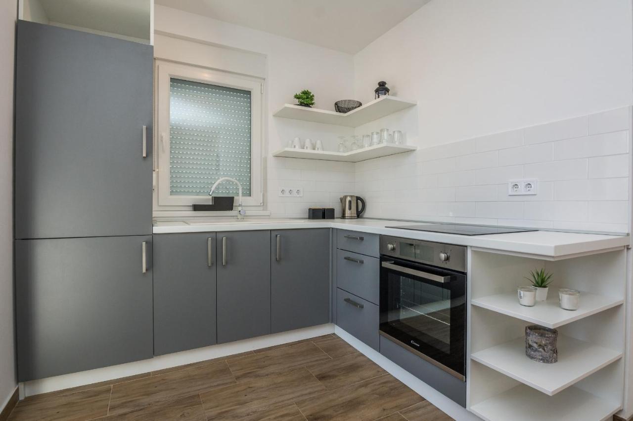 Apartments Pejakovic Vir Bagian luar foto