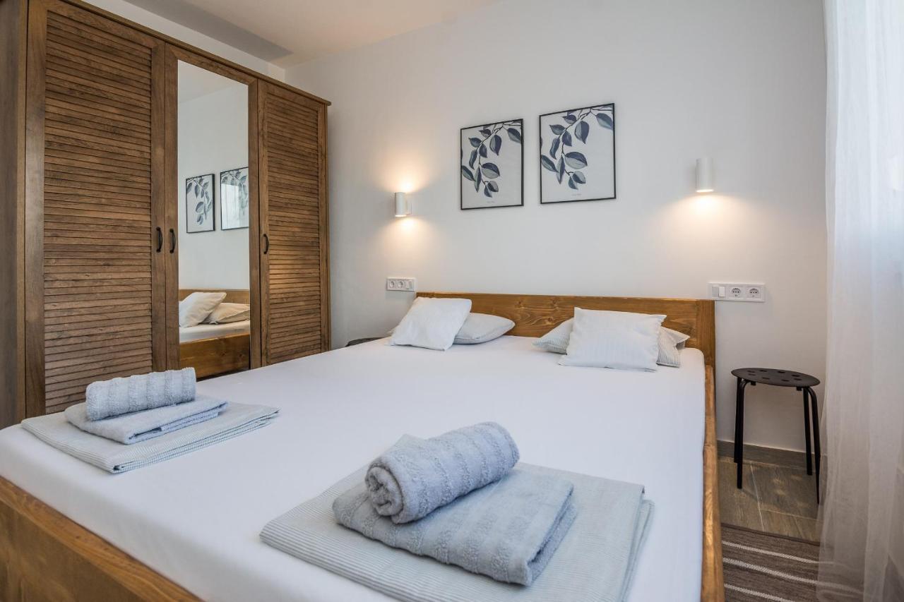 Apartments Pejakovic Vir Bagian luar foto