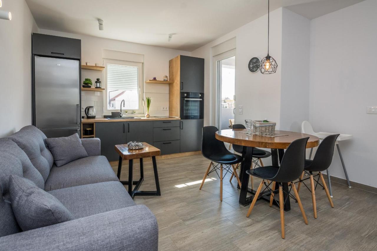 Apartments Pejakovic Vir Bagian luar foto