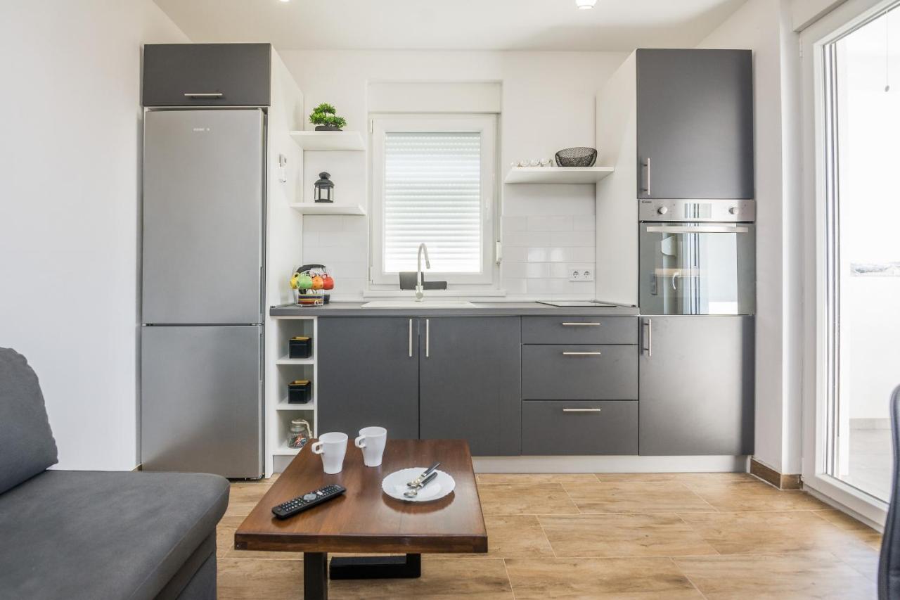 Apartments Pejakovic Vir Bagian luar foto
