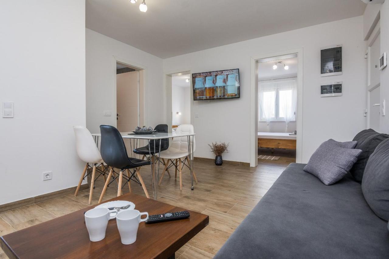 Apartments Pejakovic Vir Bagian luar foto